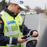 Poliția prinde câte un șofer fără permis la fiecare 35 de minute. Tu știi cine conduce lângă tine? • Newsweek România