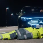 Atenție! La 5 din 6 mașini testate, sistemul de frânare automată nu „vede” noaptea. Mercedes, Tesla, Dacia… • Newsweek România