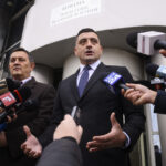 „Eu stau în chirie, nu am apă caldă și nici căldură, iar soția trebuie să nască. E rușinos”