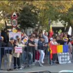 Sute de oameni în fața Arestului Central, unde este închis Călin Georgescu. Se anunță proteste în mai multe orașe din țară
