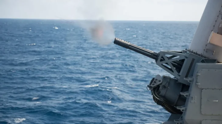 Iranul deschide focul asupra a trei nave comerciale. Mesaje contradictorii de la Trump • Newsweek România