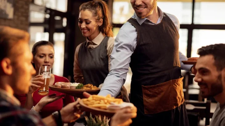 Amenzi de 60.000 lei după ce Poliția a controlat mai multe restaurante din București. Neregulile găsite • Newsweek România