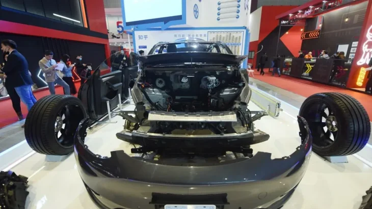 Peste 1,2 milioane de mașini Tesla, verificate pentru defecțiuni majore la suspensie • Newsweek România