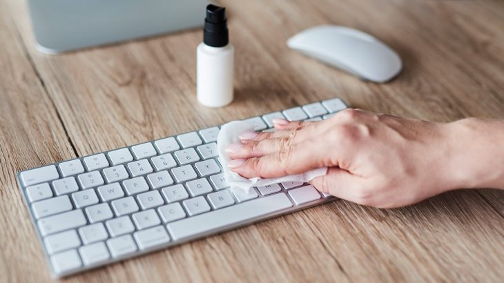 Cum să cureți corect tastatura laptopului